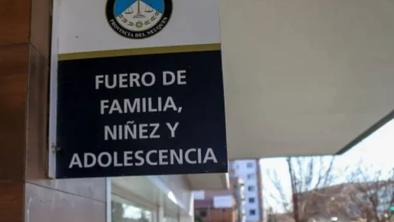 Mintió sobre su sueldo por 10 años y ahora deberá pagarle $3 millones a su hija