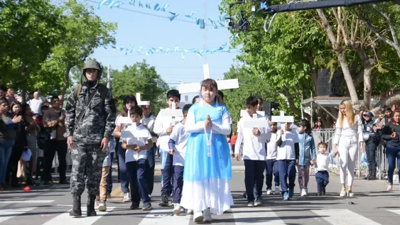 Los niños que lograron hacer llorar a la gente con su homenaje a los héroes de Malvinas