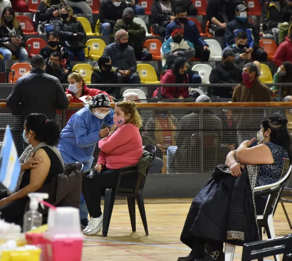 Ocho de cada diez mayores de 18 años ya tiene al menos una dosis de la vacuna