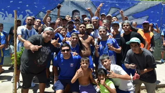 Banderazo de ilusión: los hinchas de Unión despidieron al equipo que buscará la hazaña en Mendoza