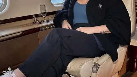 Cama gigante y baño dorado: algunos de los detalles del jet privado de Mauro Icardi