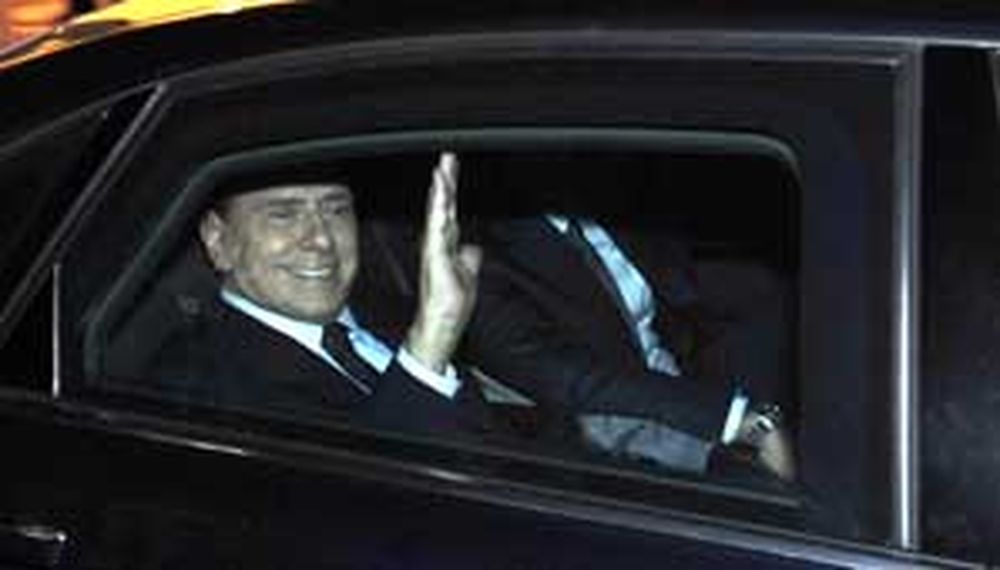 Renunció Berlusconi
