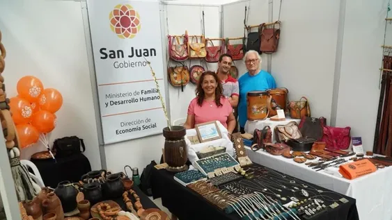 Juan Carlos Jacobbe, Mariela Tantén y Maximiliano Quero,  son los artesanos que representaron a San Juan en la Fiesta Nacional de la Artesania.