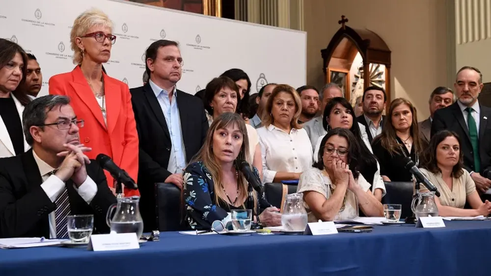 El oficialismo pedirá que se amplíe el pedido de juicio político y se sume la oposición