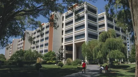 Un informe revela que el número de empleados públicos en San Juan está 16 puntos por debajo de la media nacional