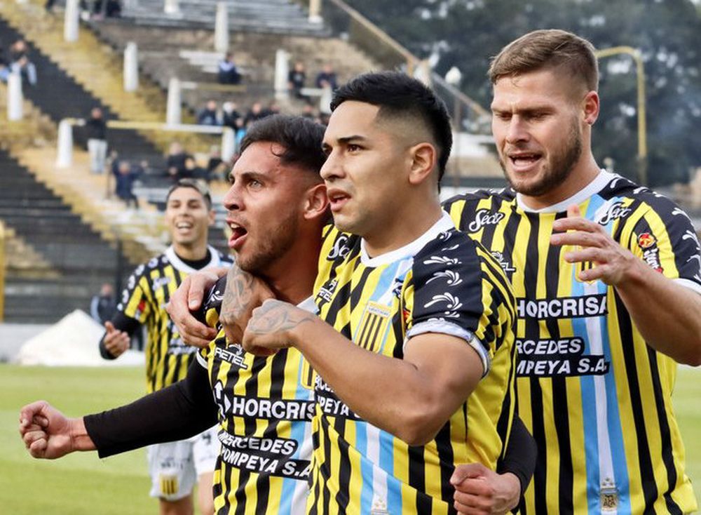 Almirante Brown no perdonó a Almagro y se acomodó segundo