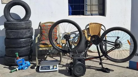 Balanzas, cubiertas y hasta una bici, lo secuestrado en una serie de allanamientos en Caucete