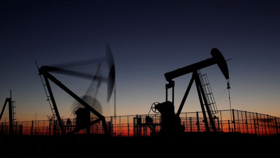 El precio del petróleo cerró por encima de los 100 dólares el barril.