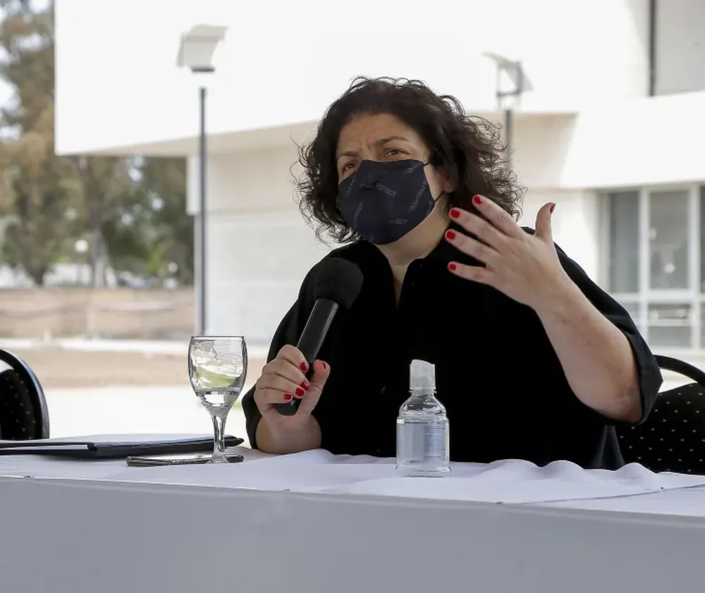 Luego de la llegada de la variante Ómicron, Vizzotti pidió reforzar el uso de barbijo