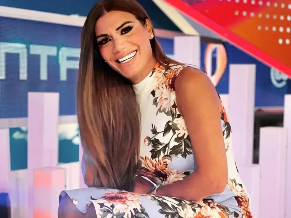 Flor de la V y sus fotos explosivas en body mega cavado y transparente