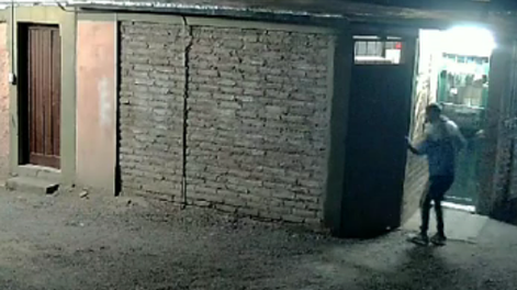 Quisieron robar en un kiosco de pleno centro y todo quedó registrado en las cámaras de seguridad