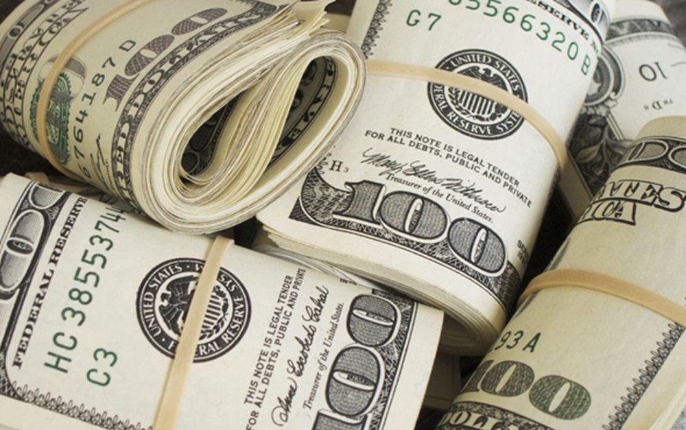 Las compras de fin de mes impulsaron al dólar, que subió 7 centavos a $17,72