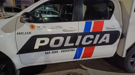 Dos sujetos fueron detenidos después de arrebatarle $180 mil a un anciano en Rawson