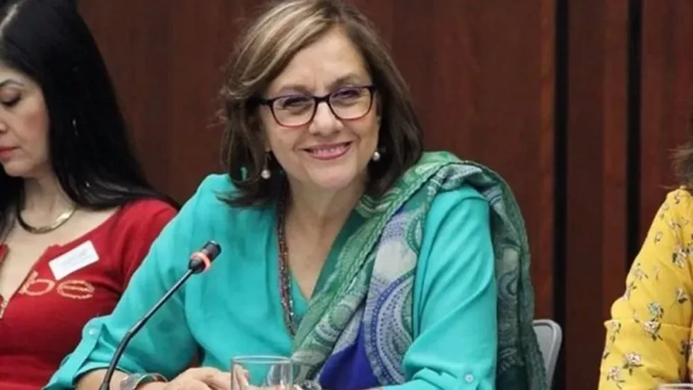 Una senadora mexicana quedó en topless en medio de una sesión virtual