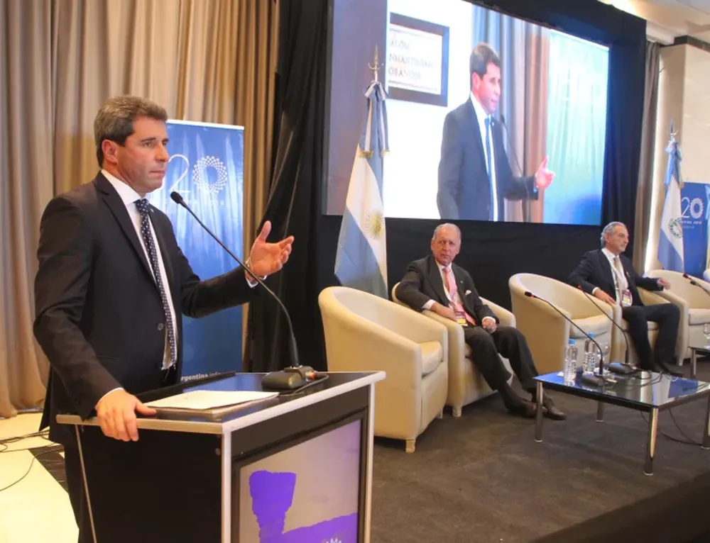 “Deberíamos ser capaces de acordar un conjunto de medidas que mejore las condiciones macroeconómicas”