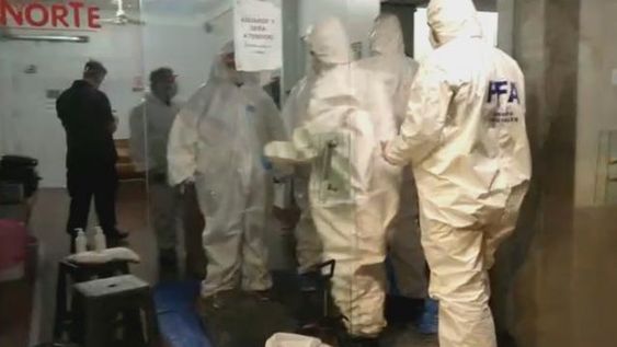 Una mujer murió por coronavirus y contagió a los empleados de la funeraria