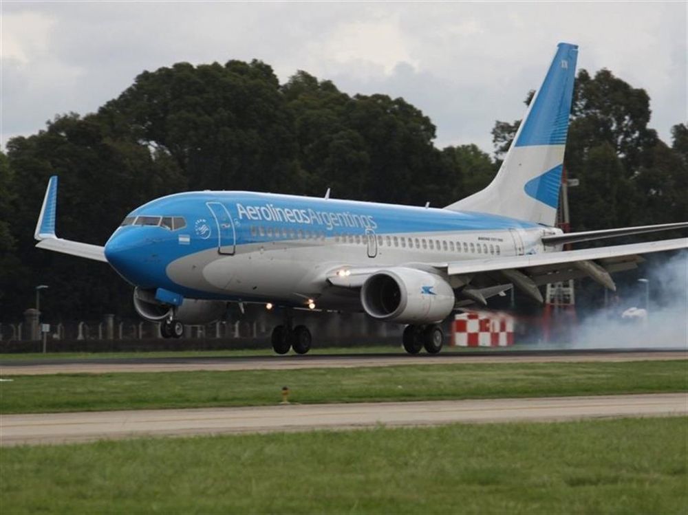 La respuesta de Aerolíneas Argentinas al pasajero que discriminó a una azafata por su cuerpo