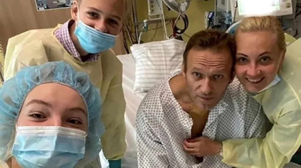 Le sacaron el respirador al líder opositor ruso que fue envenenado y prepara su regreso