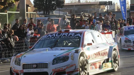 Trompos, sorteos y un crack como Traverso en el show del Top Race