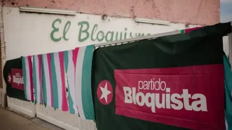 EL PARTIDO BLOQUISTA versión 2025 permanece mirando a uno y otro lado con anteojos de aumento buscando no equivocarse hacia donde girar en esa larga ruta iniciada hace 107 años con tantos kilómetros recorridos.