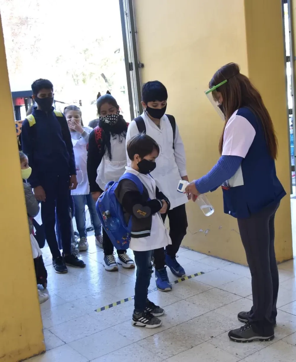 La próxima semana comenzarán los testeos anticovid en las escuelas: las claves