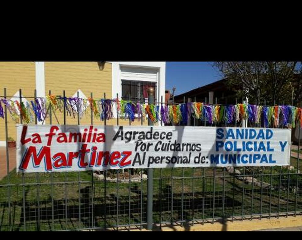 Con globos y aplausos, vecinos agradecieron al personal médico y policial por su labor en pandemia