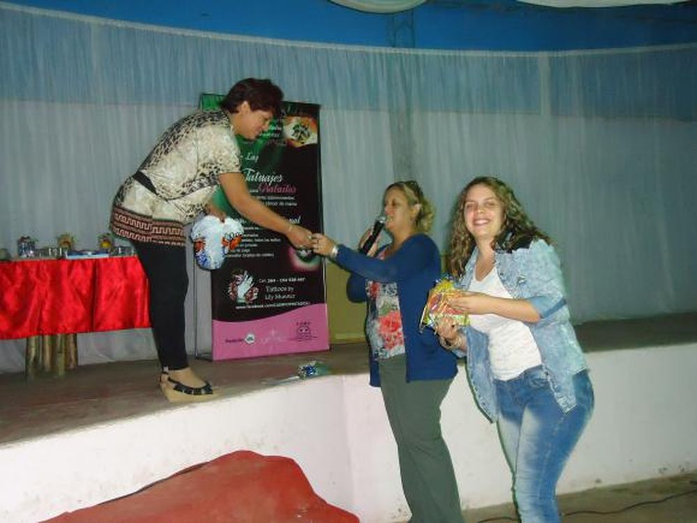 AOMA dio una charla en Los Berros para la mujer y la familia