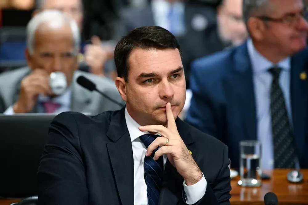 El hijo mayor de Bolsonaro tiene coronavirus