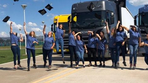 Crece la demanda de cursos de choferes mujeres en el país