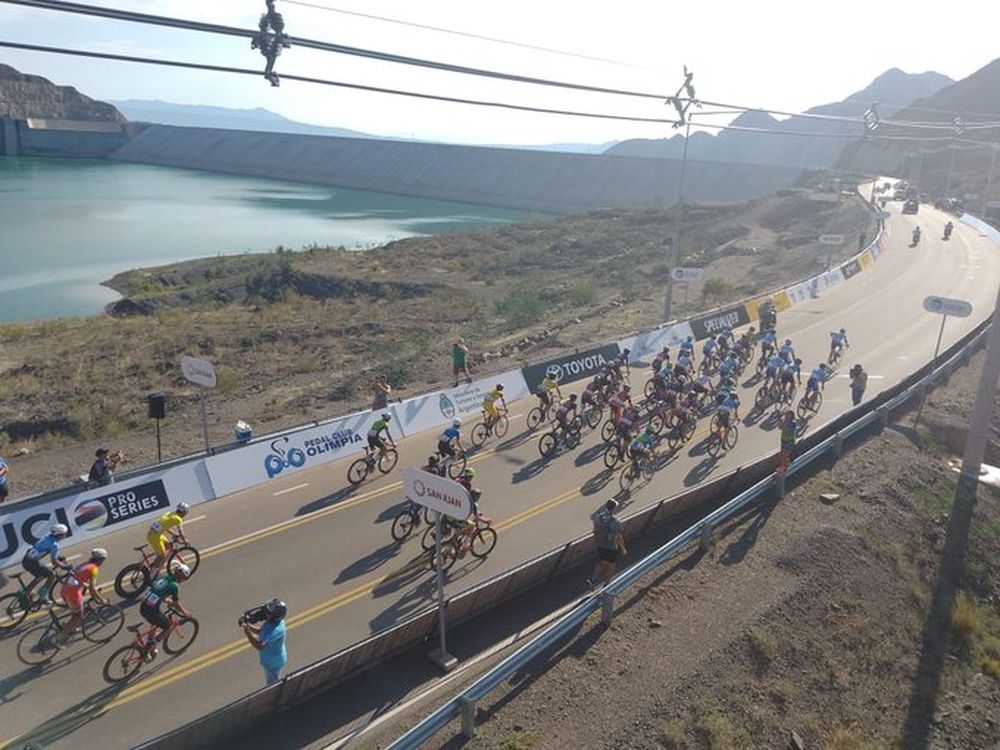 Pérez y Castro, los ganadores de la 1ra etapa de la Vuelta Femenina y Junior a San Juan