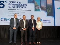 Por segundo año consecutivo, el ministro de Economía de la Nación, Luis Caputo, participará del Foro de Inversiones & Negocios de Mendoza. Del encuentro trambién participarán funcionarios y empresarios de San Juan. Por segundo año consecutivo, el ministro de Economía de la Nación, Luis Caputo, participará del Foro de Inversiones & Negocios de Mendoza. Del encuentro trambién participarán funcionarios y empresarios de San Juan.