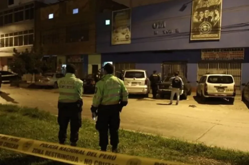 Se disfrazó de médico para ver a su padre internado por Covid-19 y lo encontró muerto