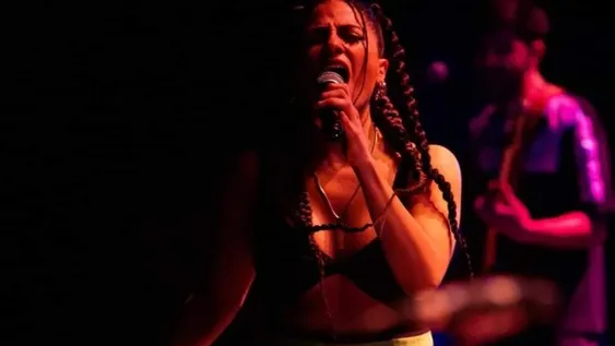 Kbsonia lleva su música a La Poderosa