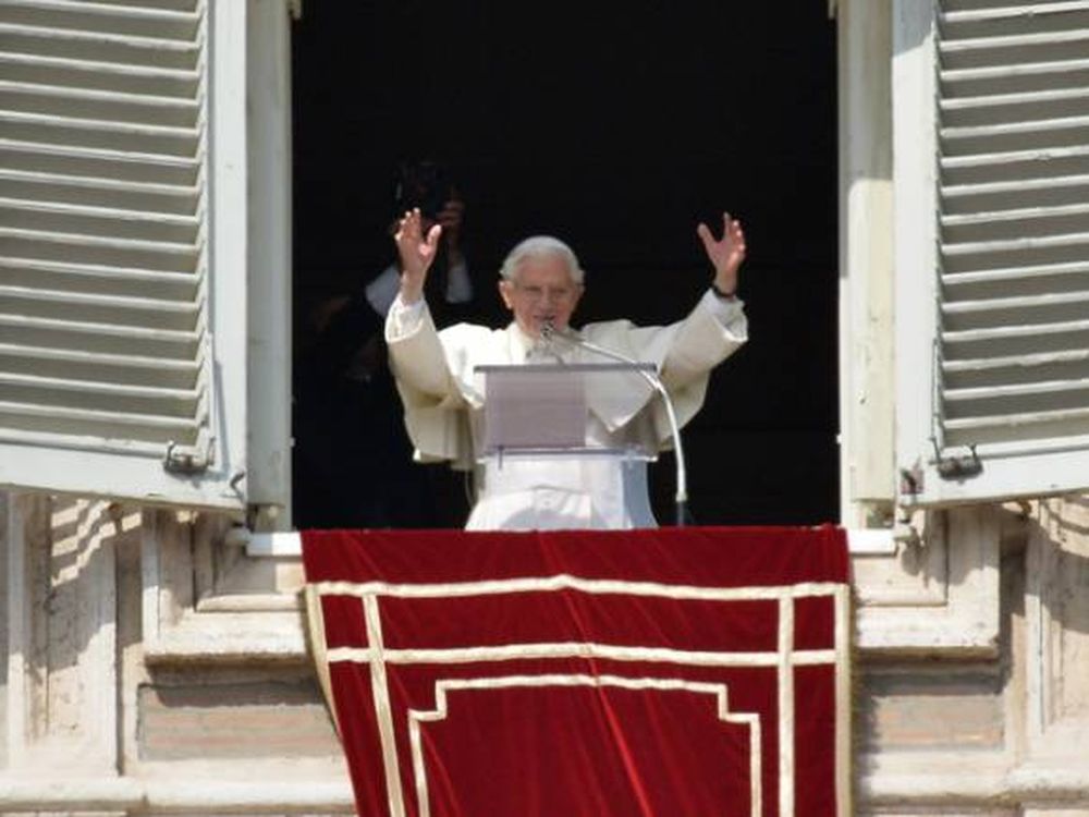 Benedicto XVI dio su último rezo dominical como Papa