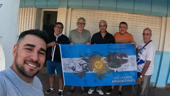 El motoquero que recogió en San Juan historias de excombatientes y planea recorrer todo el país