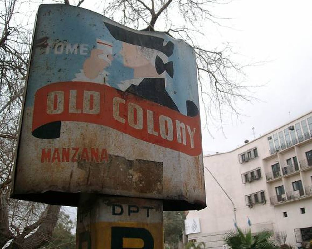 La cartelería que le ganó al tiempo