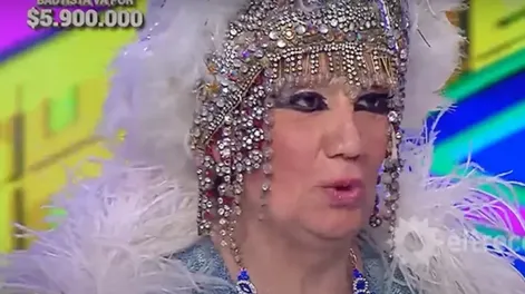 Un participante de 78 años fue vestido como vedette y sorprendió con su historia de vida