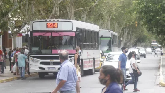 La falta de gasoil afecta a colectiveros y preocupa que pueda afectar el servicio