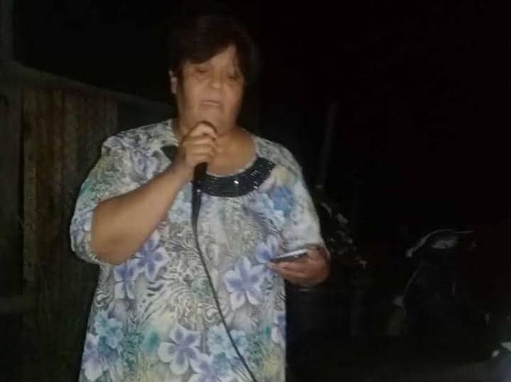 Dice que perdió una beca por cantar en el cumpleaños del rival político del intendente de Zonda