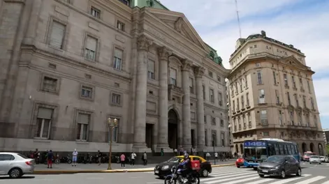 La Justicia suspendió el decreto que transforma al Banco Nación en Sociedad Anónima