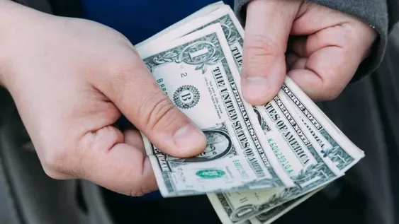 Retrocedió el dólar MEP y el blue subió a $474