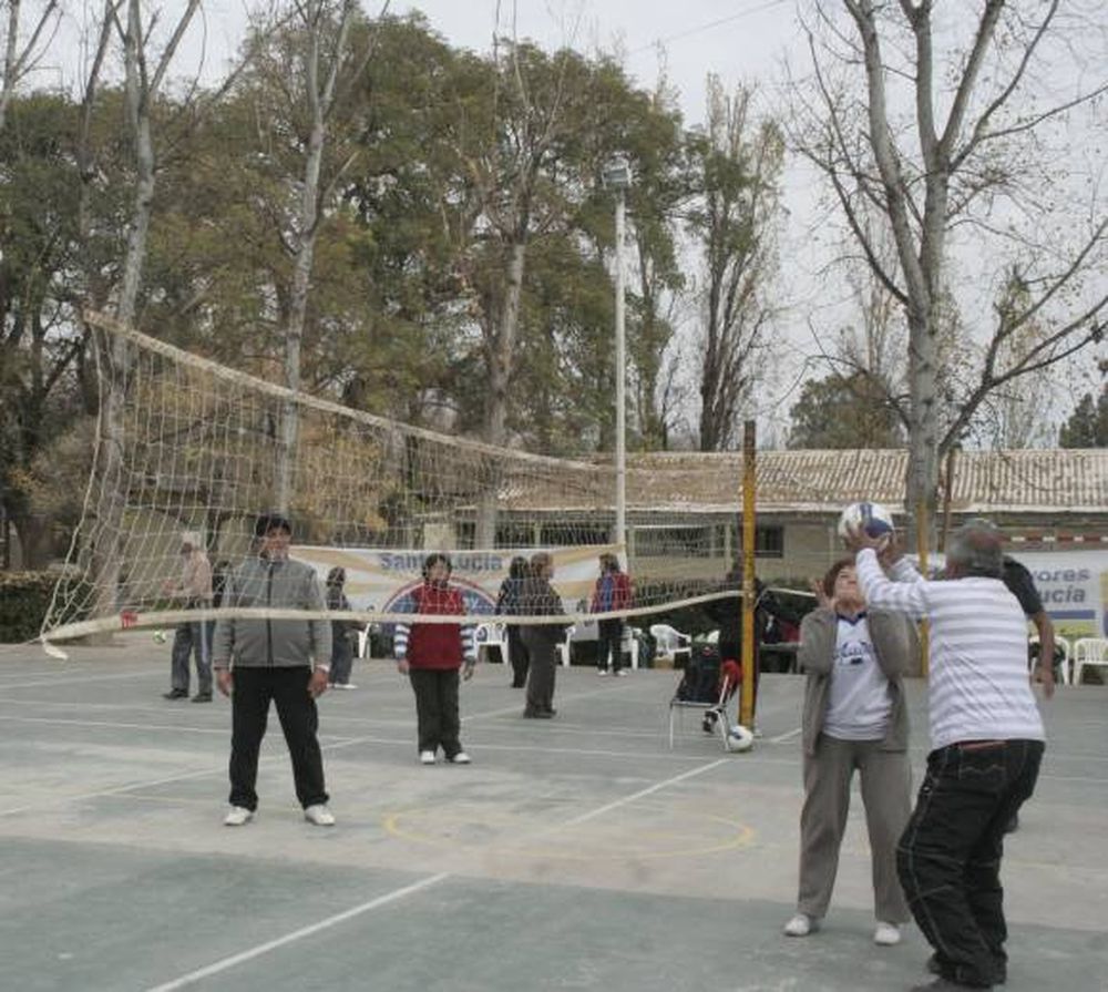 Abuelos que se entrenan  para poder subir al podio