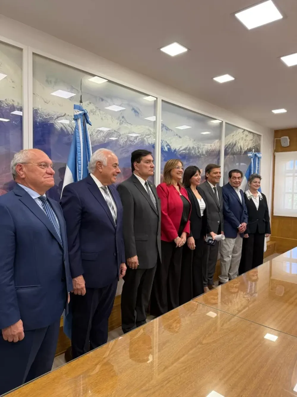 La doctora Romero Meglioli junto a la Corte en pleno.