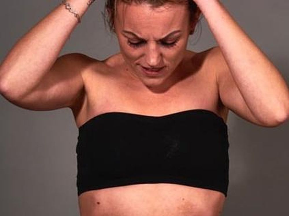 Se maquilló para mostrar el fuerte dolor de la endometriosis