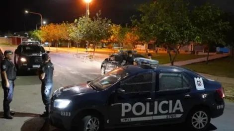 Asesinaron a un hombre y descartaron su cuerpo envuelto en una lona