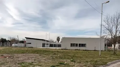 Por un par de golosinas, recibió una patada en la cabeza y está grave