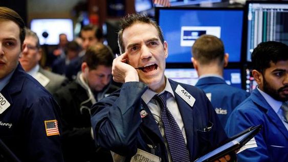 El riesgo país cayó por debajo de los 2.700 puntos y los bonos aumentaron un hasta 12%