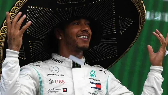 Hamilton ganó en México y quedó al borde del sexto título