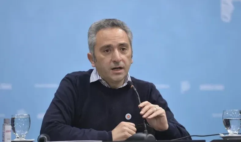 Larroque revive el operativo clamor para instalar a Cristina