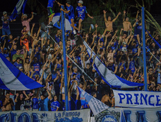 crisis en union de villa krause: renuncias, paro del plantel y un operativo de los hinchas para recuperar el club